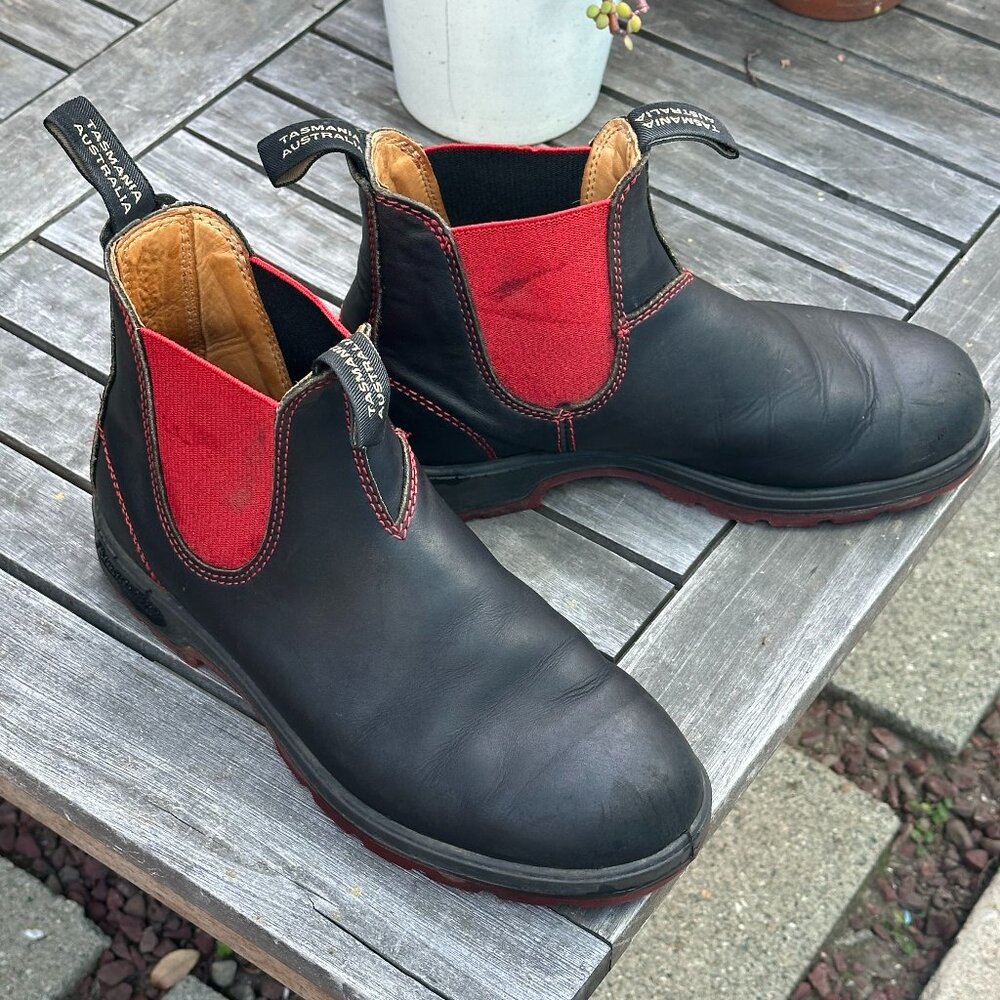 Blundstone Classic 550 Chelsea Boots Black and Red Unisex